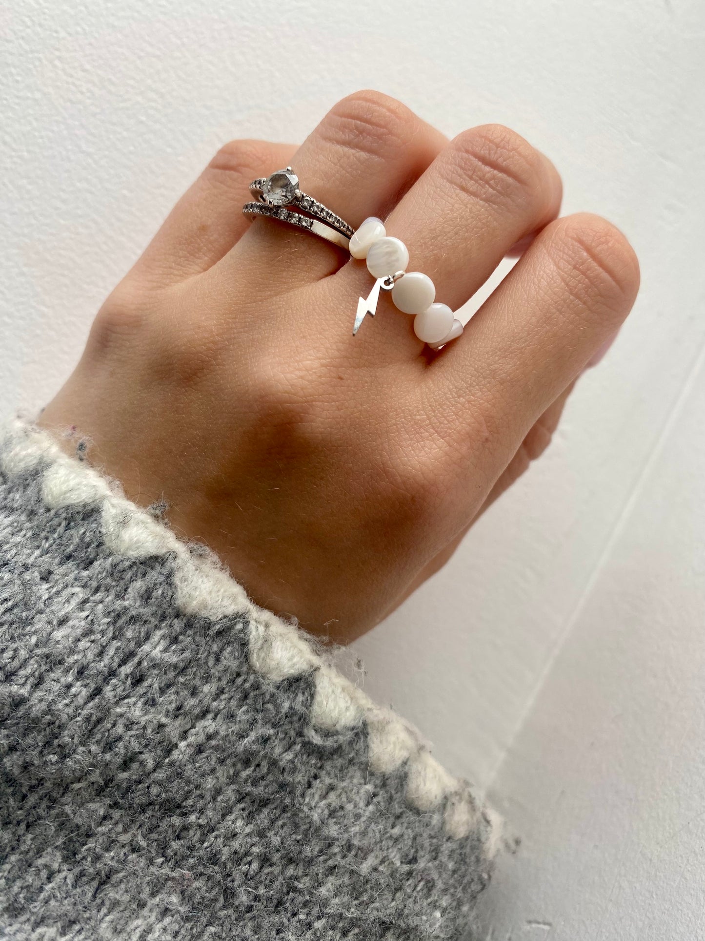 Bague en nacre et acier inoxydable doré ou argenté