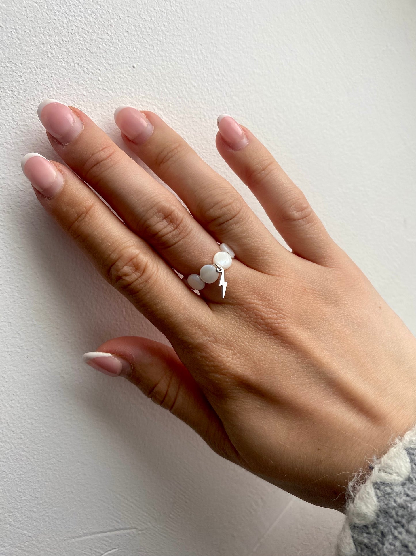 Bague en nacre et acier inoxydable doré ou argenté