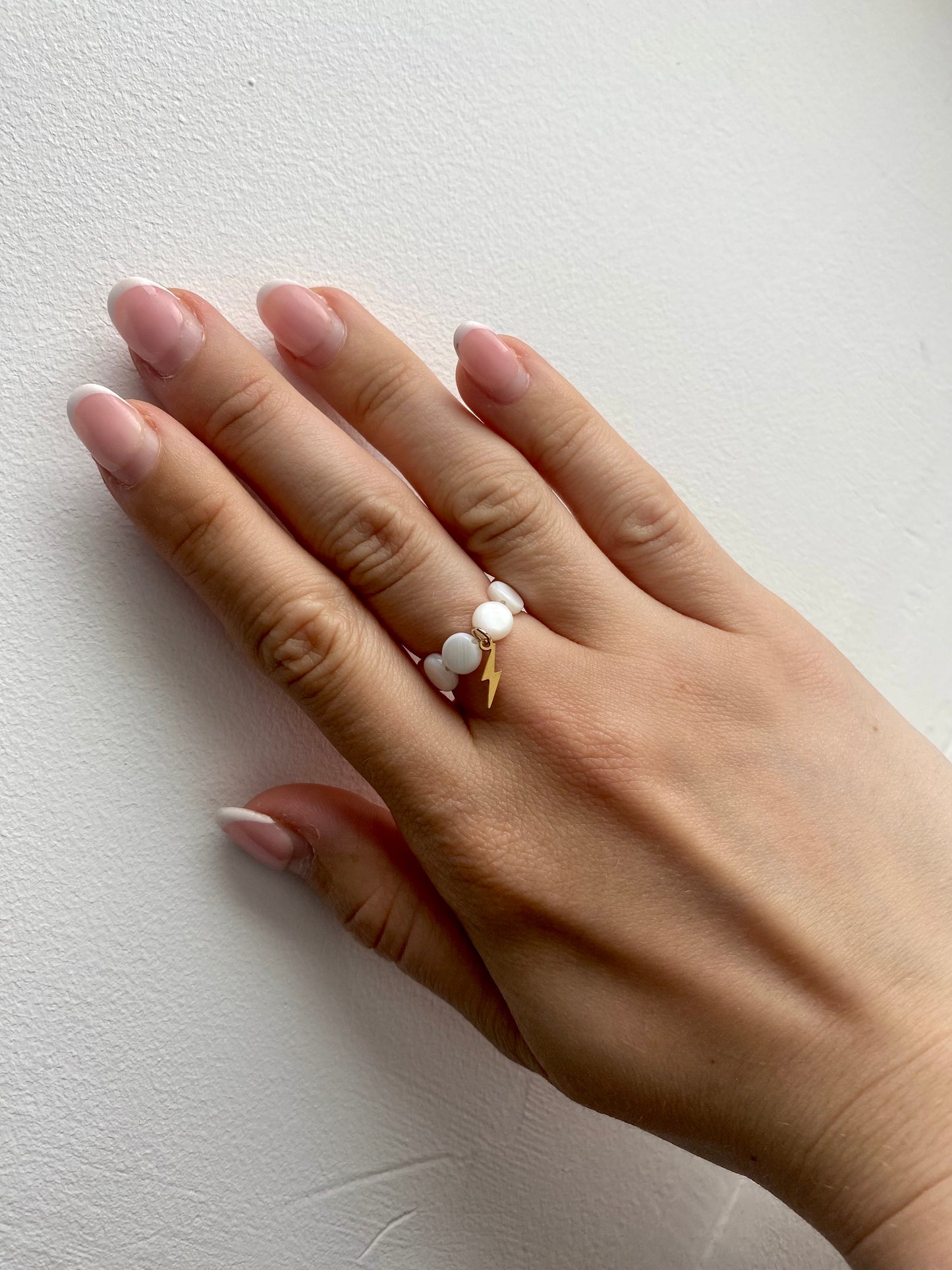 Bague en nacre et acier inoxydable doré ou argenté