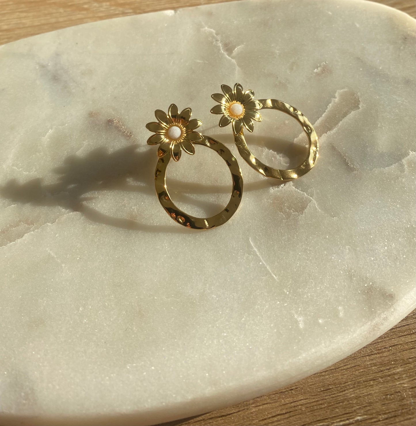 Boucle d'oreille Fleur Agate blanche/noire