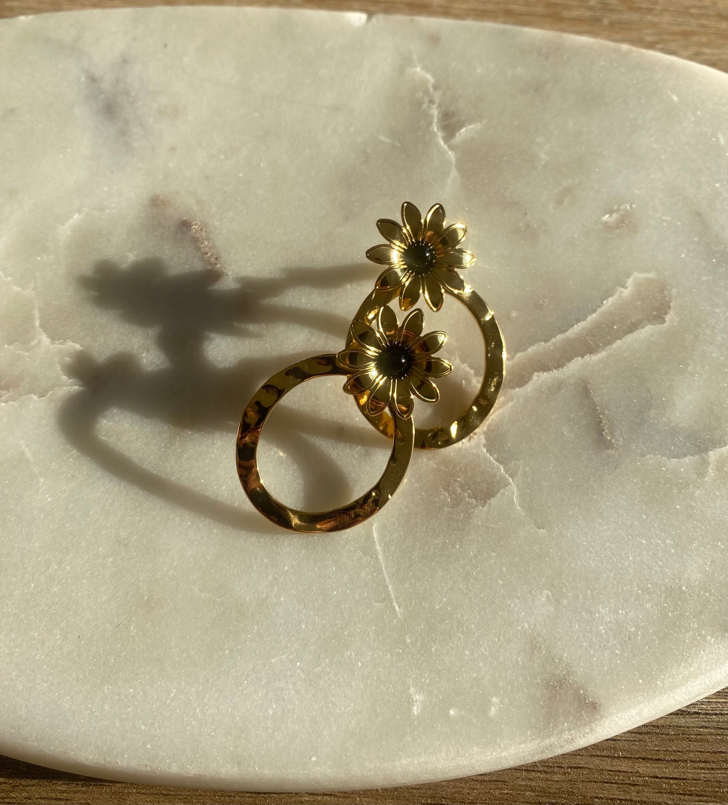 Boucle d'oreille Fleur Agate blanche/noire